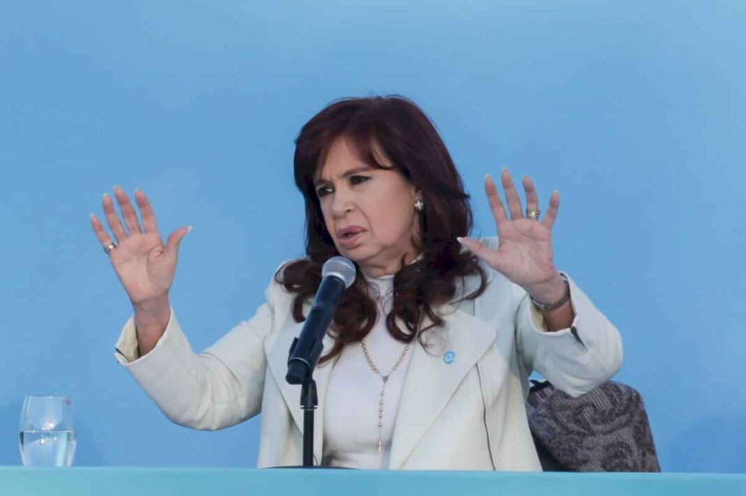 cristina-kirchner-cargo-contra-el-gobierno-por-la-importacion-de-gas-y-los-alimentos-almacenados