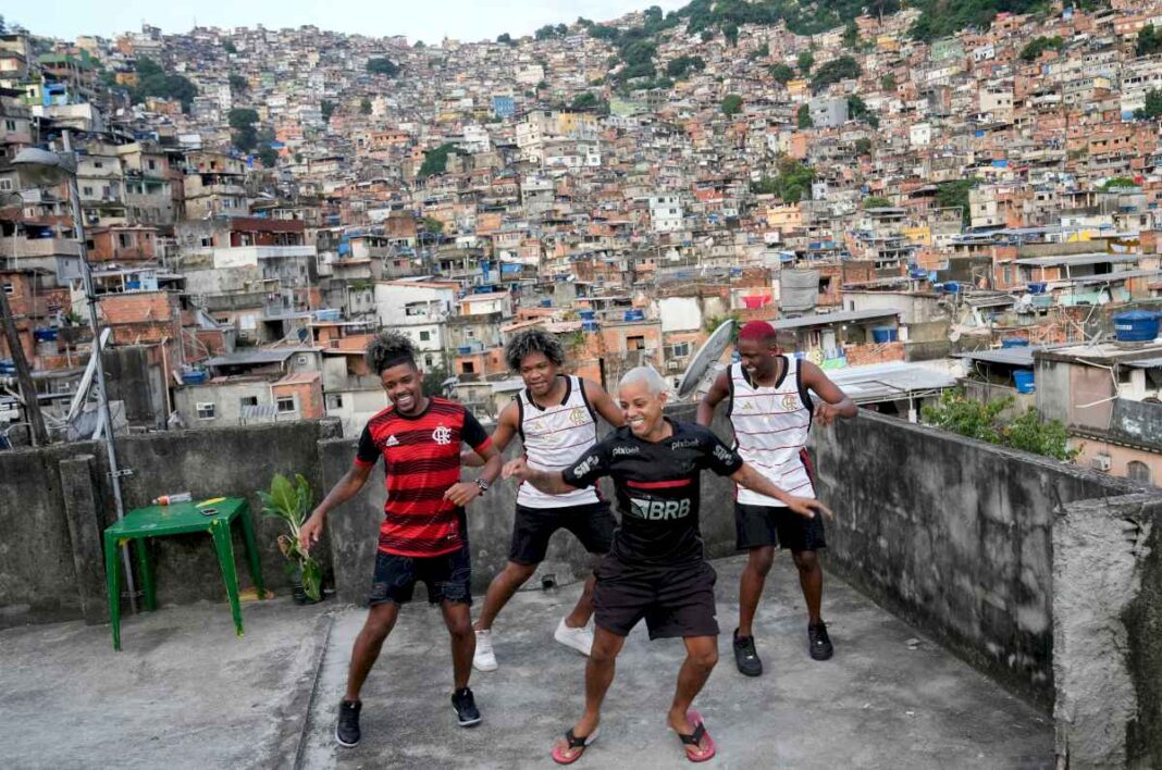 el-passinho-creado-por-jovenes-en-las-favelas-de-rio-es-declarado-patrimonio-cultural