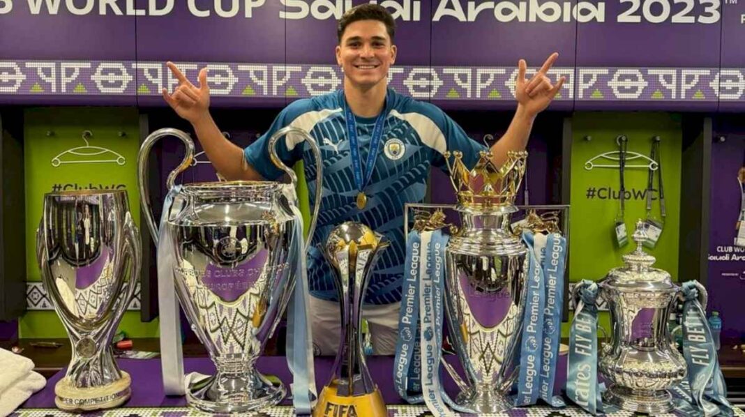 julian-alvarez,-campeon-con-el-manchester-city:-los-titulos-que-acumula-y-el-increible-record-que-alcanzo