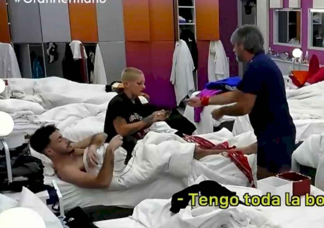 la-epica-reaccion-de-dario-al-descubrir-a-su-hijo-durmiendo-con-furia-en-gran-hermano