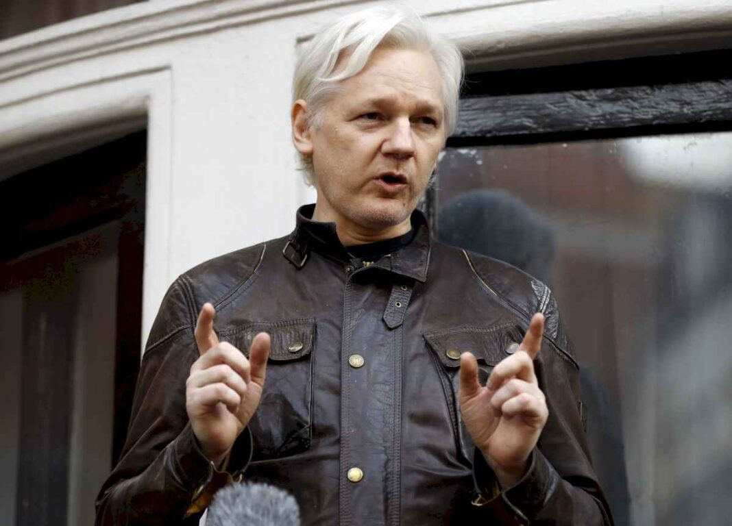 revelan-que-julian-assange-se-declarara-culpable-tras-un-acuerdo-con-eeuu.-y-regresara-a-australia