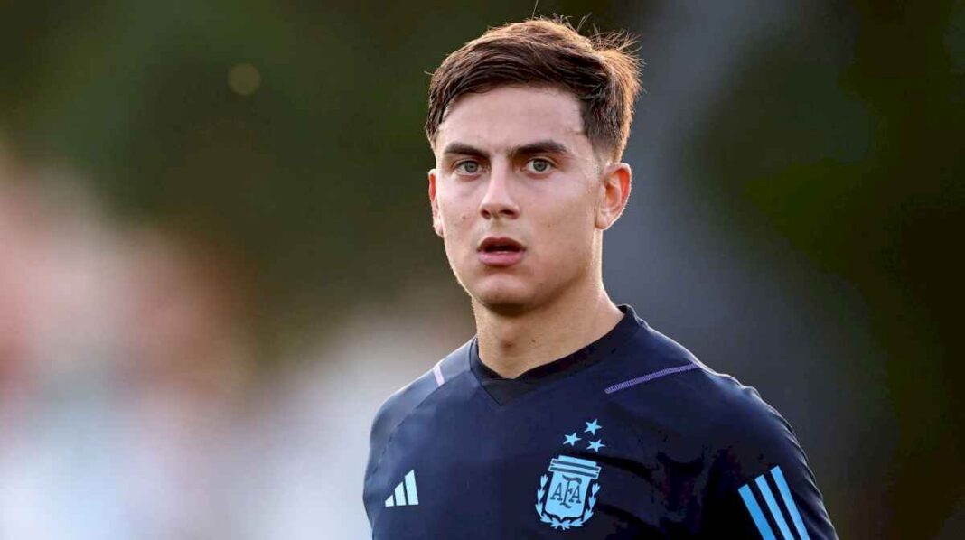 la-reaccion-de-paulo-dybala-a-una-foto-de-los-jugadores-de-la-seleccion-en-el-cumpleanos-de-leandro-paredes