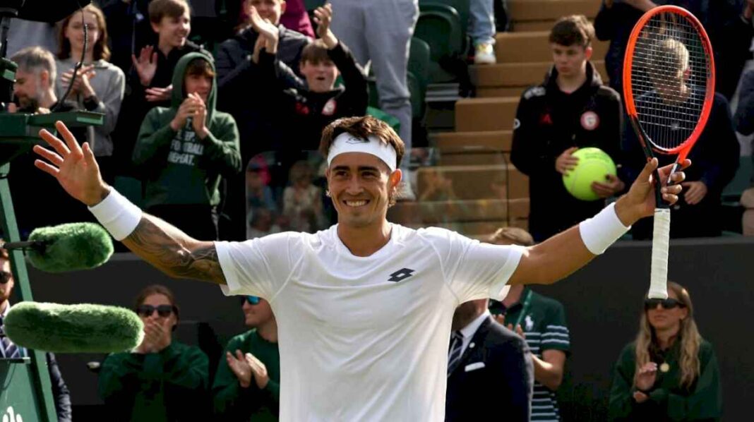 el-argentino-francisco-comesana-busca-el-pase-a-octavos-de-final-de-wimbledon:-a-que-hora-juega-y-donde-ver