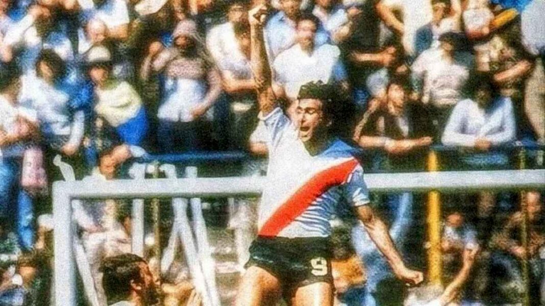 un-viaje-en-helicoptero-y-el-susto-de-su-vida:-asi-fue-la-ruidosa-llegada-de-mario-kempes-a-river