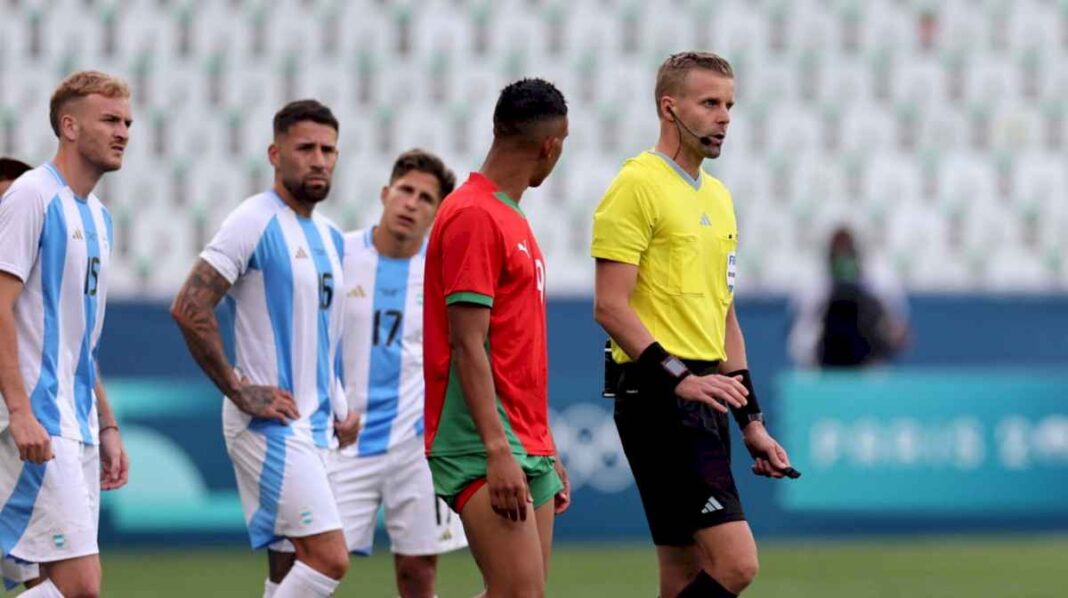 la-decision-con-el-arbitro-del-partido-entre-argentina-y-marruecos-tras-el-escandalo-en-los-juegos-olimpicos