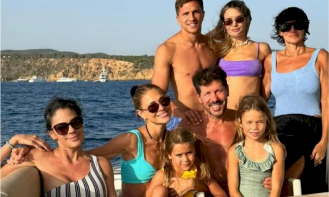 el-cholo-simeone-conocio-a-eva-bargiela,-la-novia-de-gianluca,-y-se-fueron-de-vacaciones-familiares-a-ibiza