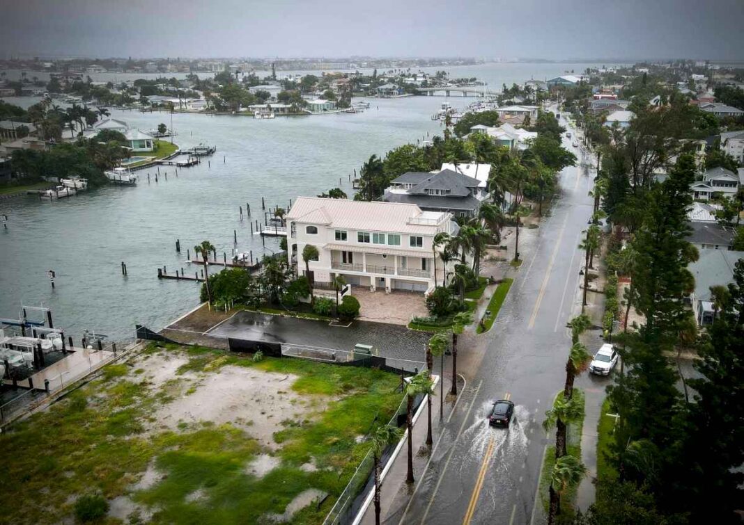 el-huracan-debby-toco-tierra-en-florida-como-categoria-1-y-se-esperan-graves-inundaciones