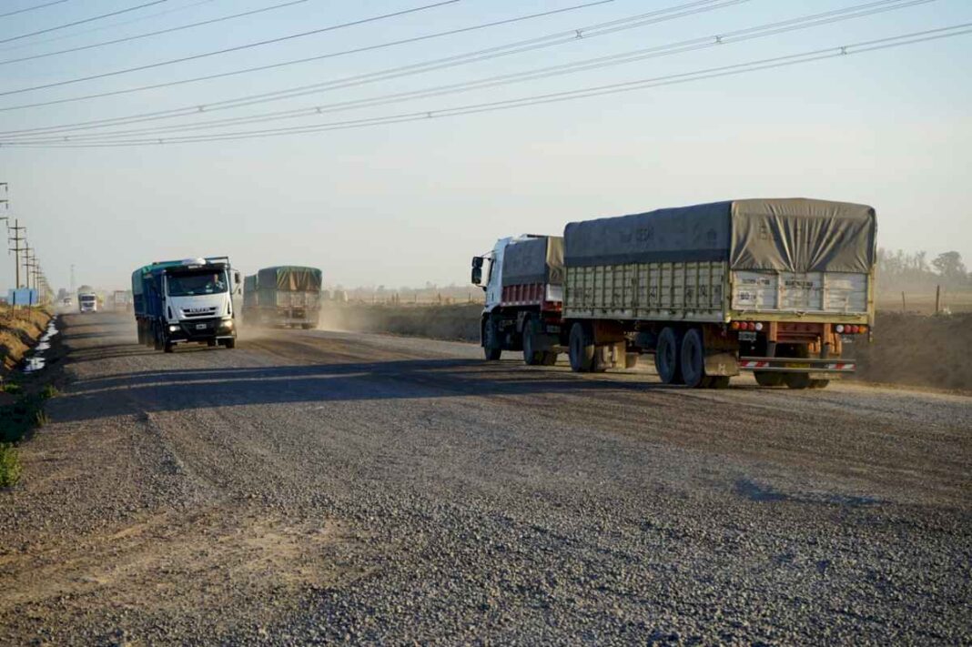 viaje-al-corazon-agroexportador-de-la-argentina,-donde-los-granos-salen-al-mundo-por-caminos-de-tierra