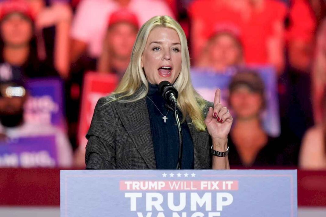 que-saber-sobre-pam-bondi,-la-nueva-eleccion-de-trump-para-secretaria-de-justicia