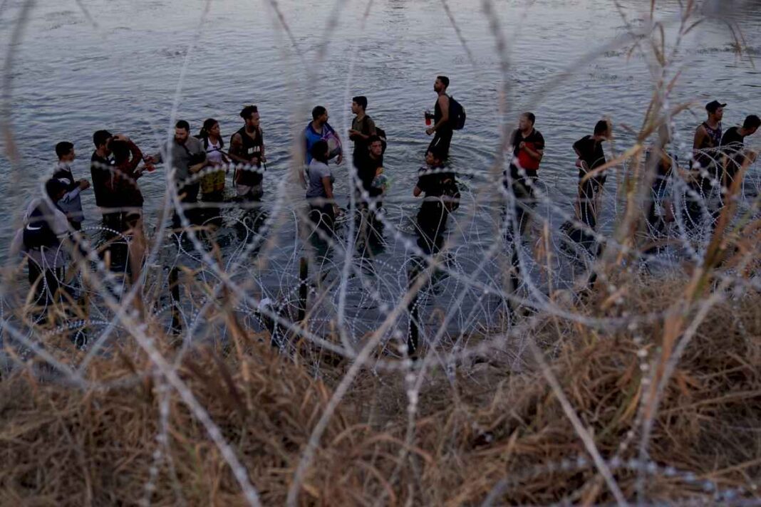 tribunal-respalda-a-texas-por-alambre-de-puas-en-frontera-mexico-eeuu