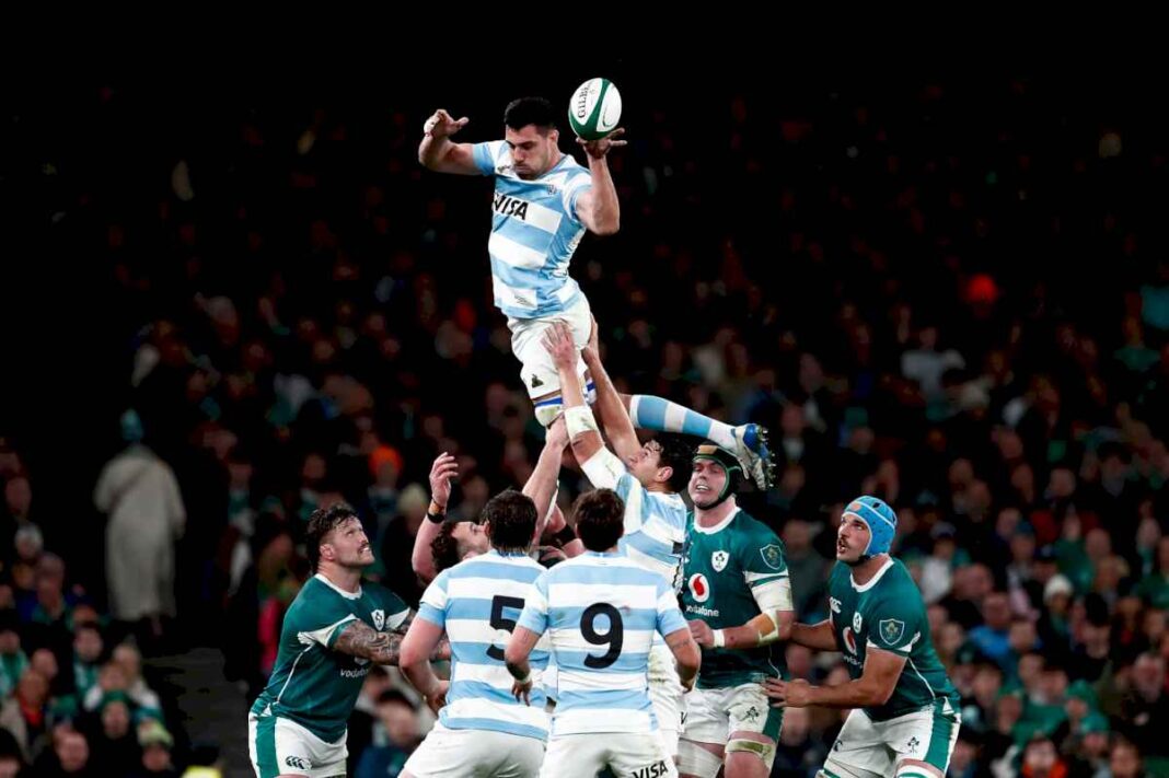 los-pumas-presionaron-hasta-el-final-con-un-jugador-menos,-pero-no-pudieron-con-irlanda-en-dublin