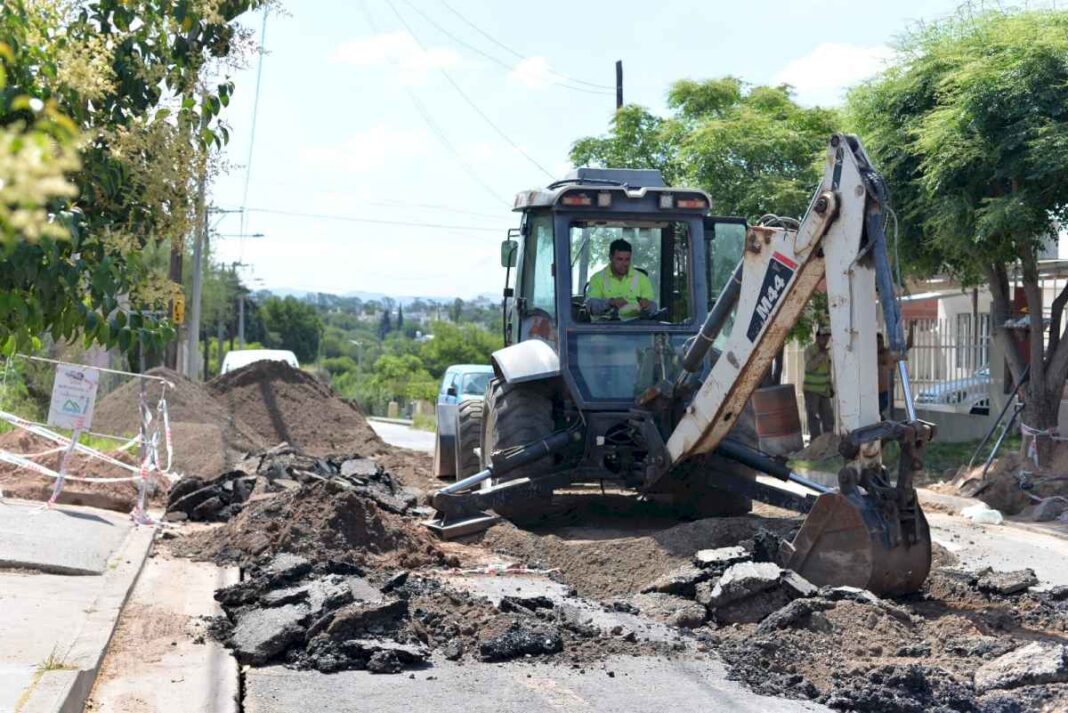 socavon-en-barrio-san-ignacio:-comenzaron-los-trabajos-de-reparacion